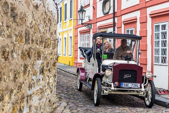 1,5 hour oldtimer convertible Prague sightseeing tour - Why this vintage car ride works so well early in your stay