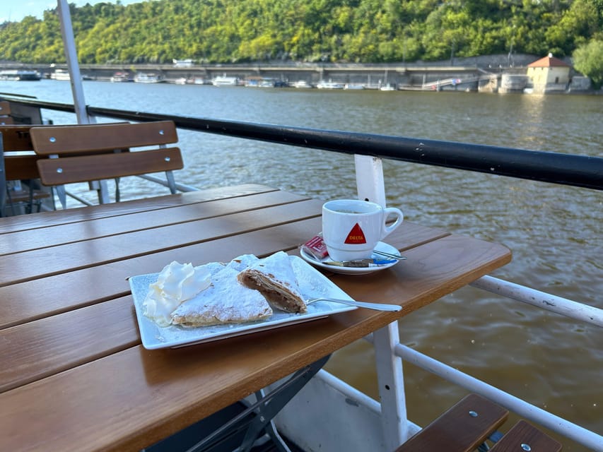 1 hour boat cruise with fragrant coffee and homemade strudel - Prague Castle from a lower viewpoint
