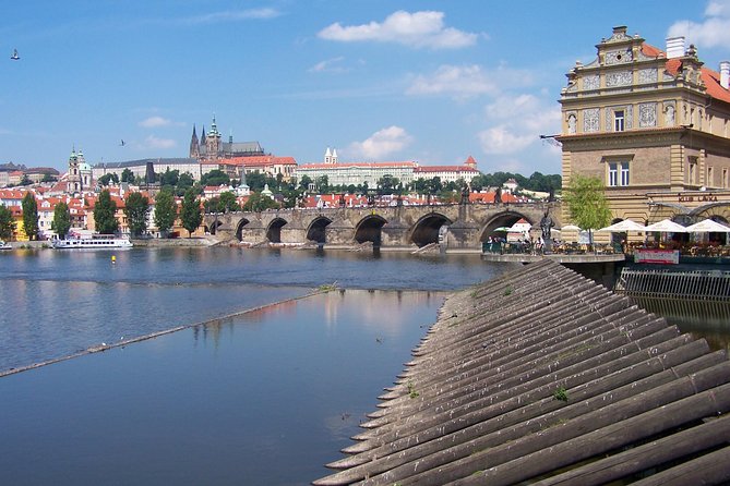 1 hour Prague Panoramic Vltava River sightseeing Cruise - Drinks, snacks, and onboard service