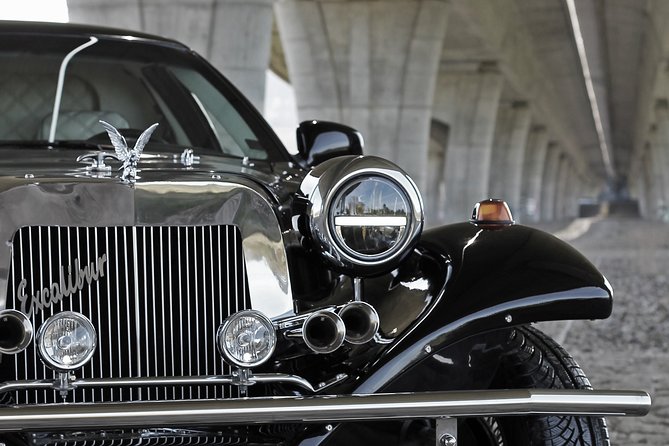 1 hour ride in vintage limousine - Why the private format matters