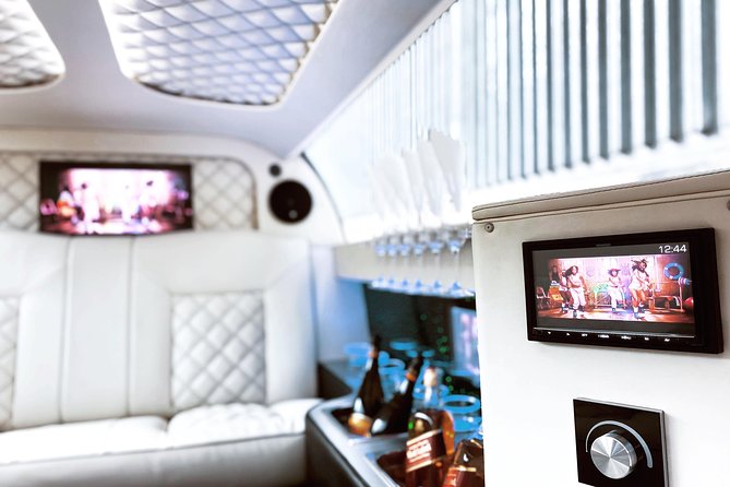 1 hour ride in vintage limousine - What the one-hour route feels like