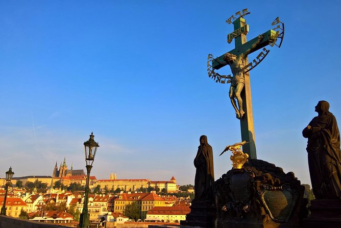 2:5-Hour Walking Tour of Old Town Prague with Boat Ride - A Serious Walk Through Josefov