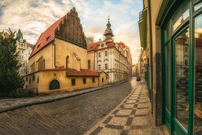 2-Hour Old Town and Jewish Quarter Tour in Prague - Josefov begins with the Spanish Synagogue