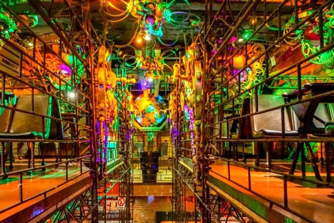 Alternative bar tour with dinner in the art district - A tram ride and competitive darts