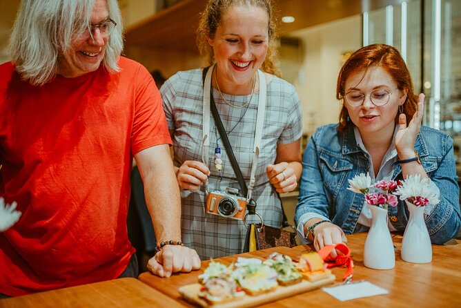 Award-Winning Prague Evening Old Town Food and Drink Tour - The guides make a large difference