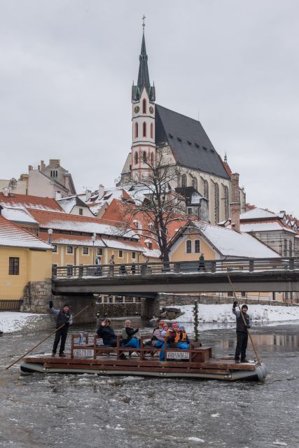 Český Krumlov: Advent Wooden Raft River Cruise - Advent timing and cold-weather comfort