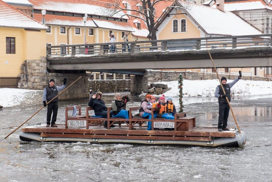 Český Krumlov: Advent Wooden Raft River Cruise - Who will enjoy this raft ride?