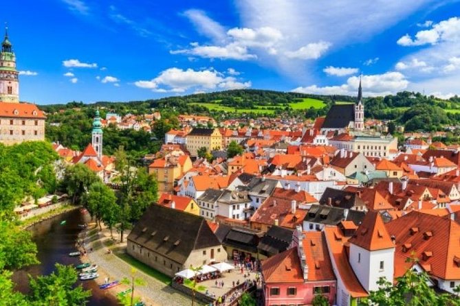 Cesky Krumlov Full day tour from Prague and back - How the guides shape the experience