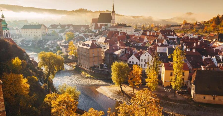 Český Krumlov: Half-Day Medieval Architecture Walking Tour - Svornosti Square and the town’s first clues