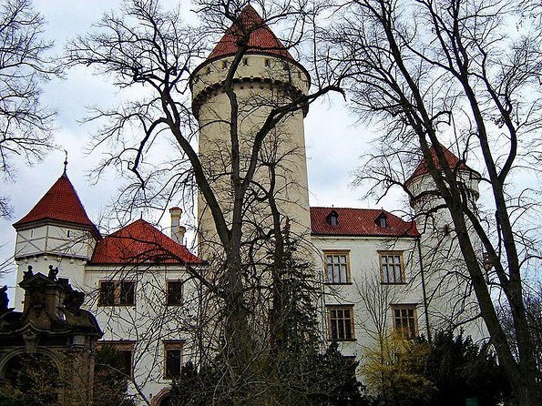 Cesky Krumlov Private day trip from Prague with Lunch and Castle admission - Arriving at Cesky Krumlov Castle
