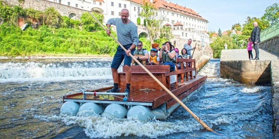 Český Krumlov: Wooden Raft River Cruise - What you see from the raft