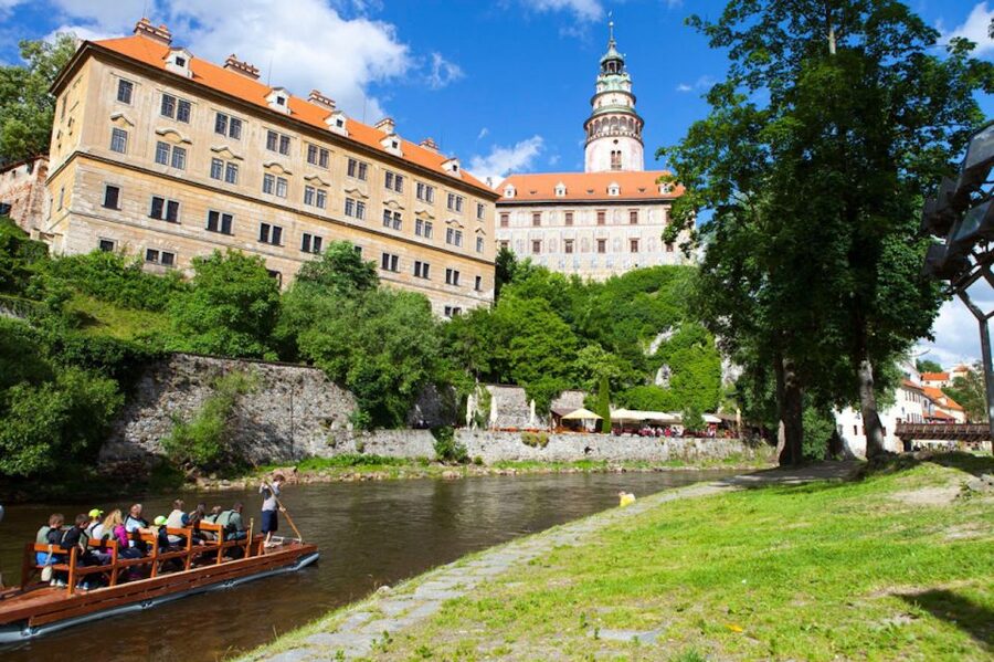 Český Krumlov: Wooden Raft River Cruise - Should you book the Český Krumlov wooden raft cruise?