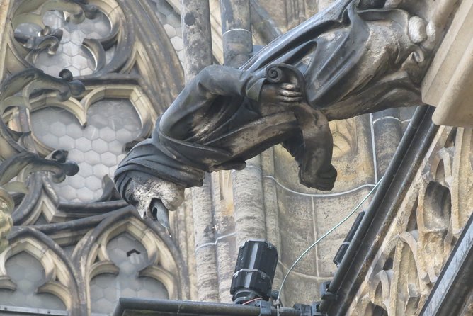 Charles Bridge and Prague Castle Walking Tour - How the guides shape the experience