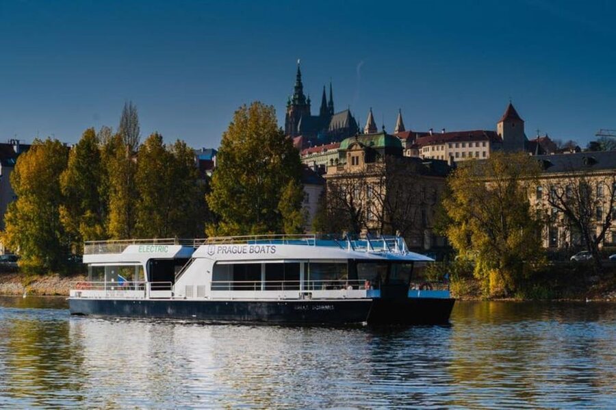 City Sightseeing Prague HOHO Bus, Castle Tour + River Cruise - Why this Prague bus and boat combination works