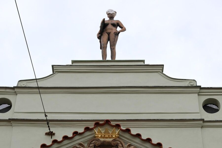 Contemporary art tour in Prague: the works of David Černý - How to Prepare for the Meeting Point