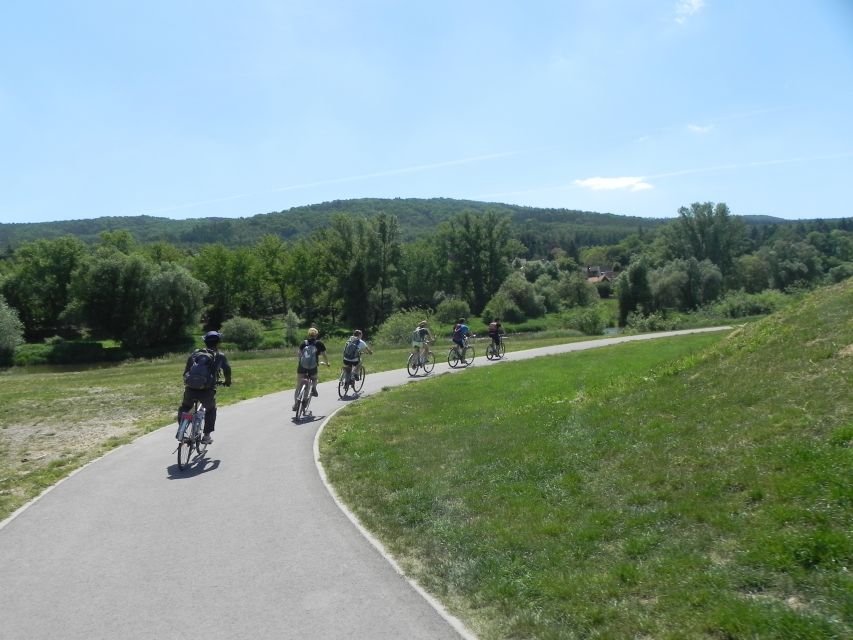 Coutryside bike tour to Karlstejn Castle. - Starting with Prague’s grand landmarks
