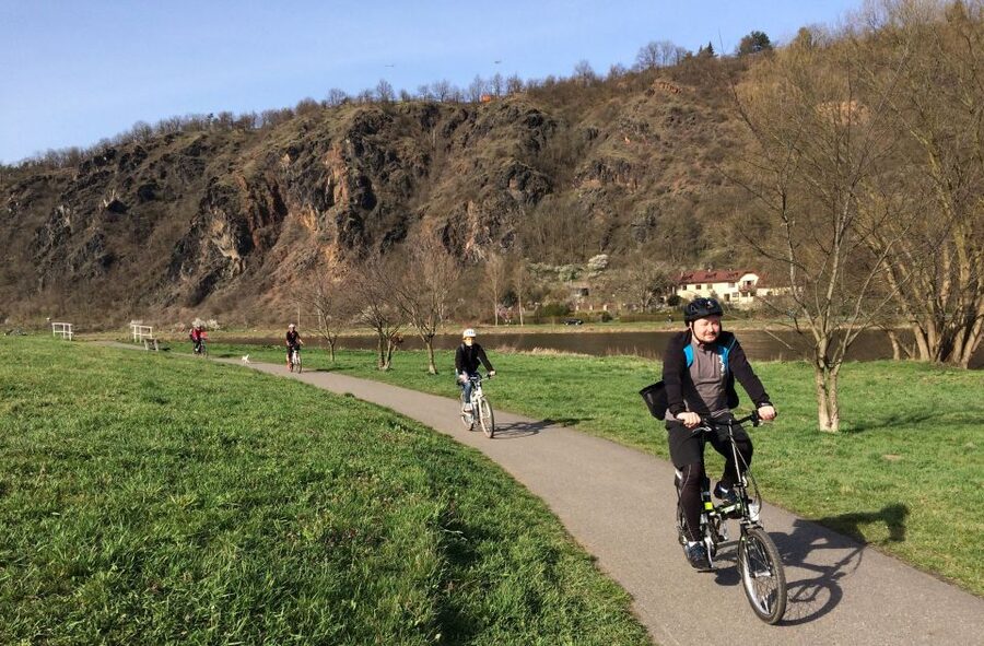 Coutryside e-bike tour to Karlstejn Castle - Who will enjoy this day most