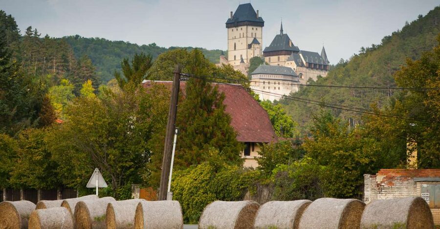 Coutryside e-bike tour to Karlstejn Castle - Riding beside the Vltava and Berounka