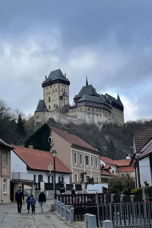 Day trip to Karlstejn castle and Famous Bohemian glassworks - Walking up to Karlštejn Castle