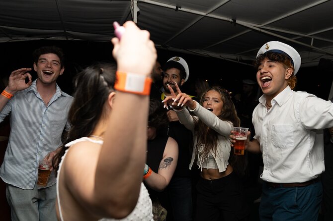 Drunken Monkey Prague Boat Party w/ 2hr Open Bar, DJ & Club Entry - The 10pm change from boat to club