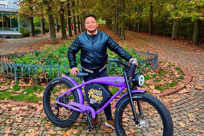 E-BIKE TOUR: 10 Must-See Landmarks & Viewpoints in Prague 1-8per. - How the two-hour pace feels