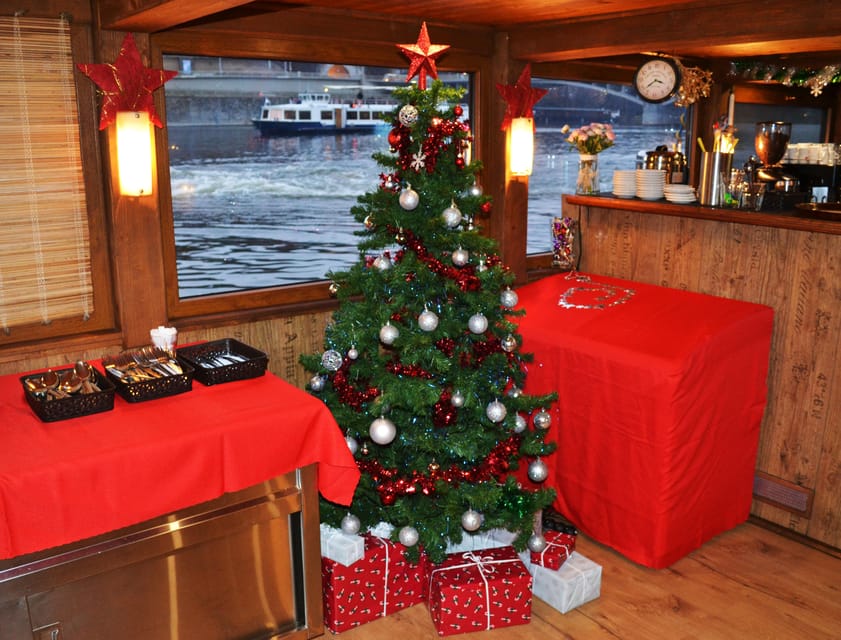 Exclusive Christmas cruise with Christmas Eve buffet - St. Nicholas Cathedral and the Old Town weir