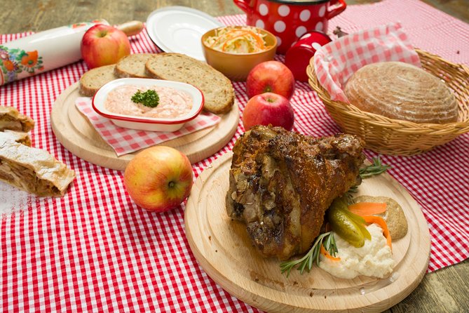 Folklore Dinner with Unlimited Drinks 4course Menu - Seating, sound, and sightlines