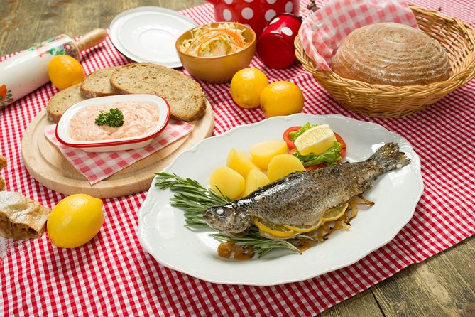 Folklore Dinner with Unlimited Drinks 4course Menu - A good fit for families and mixed groups
