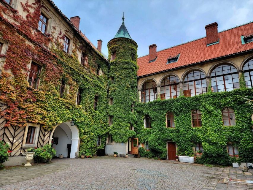 From Prague: Hike, Castle and Brewery in Bohemian Paradise - Tasting fresh Czech beer in Lomnice nad Popelkou