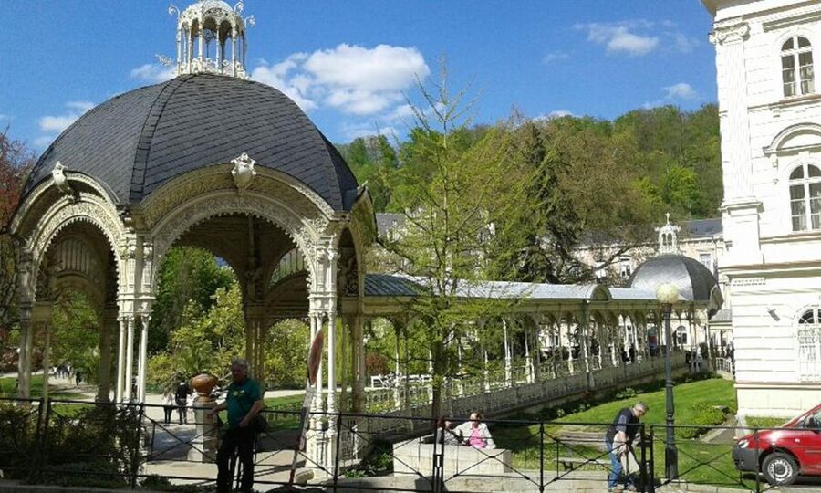 From Prague: Karlovy Vary Full-Day Tour - The glass workshop and Moser connection