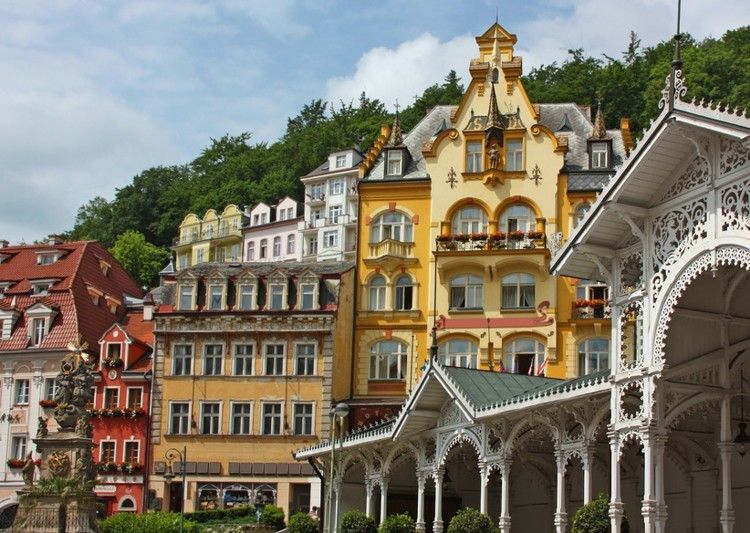 From Prague: Karlovy Vary Full-Day Tour - What the $96 price really covers