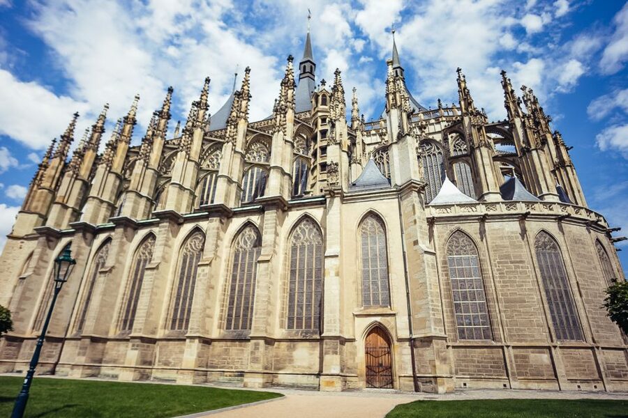 From Prague: Kutna Hora and Bone Chapel Tour - Meeting in Prague and choosing your transport