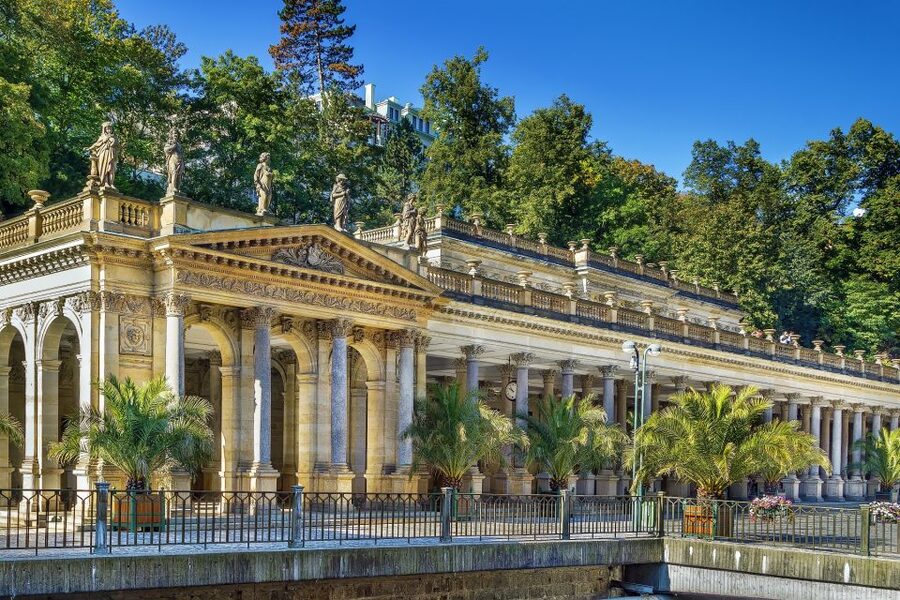 From Prague: Private Karlovy Vary & Crystal Factory Tour - Leaving Prague for a famous spa town