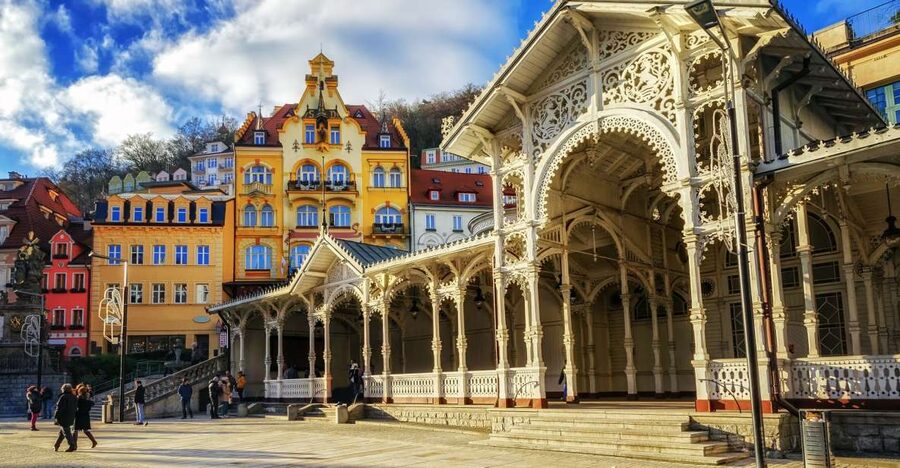 From Prague: Private Karlovy Vary & Crystal Factory Tour - What the walking tour feels like