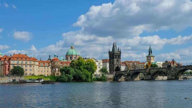 From Vienna: Full-Day Trip to Prague - The long road from Vienna to Prague
