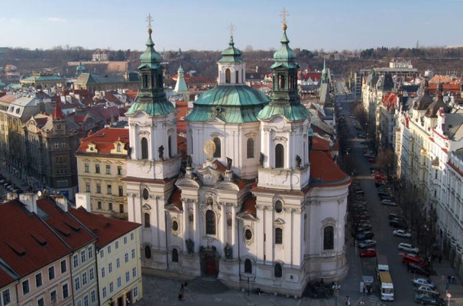 From Vienna: Prague Small-Group Guided Day Tour - Reaching Prague and meeting your local guide