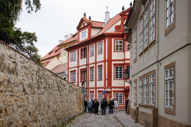 Full-Day Prague Tour with Prague Castle, Lunch and Vltava Cruise - The descent to Lesser Town is the day’s hardest walk