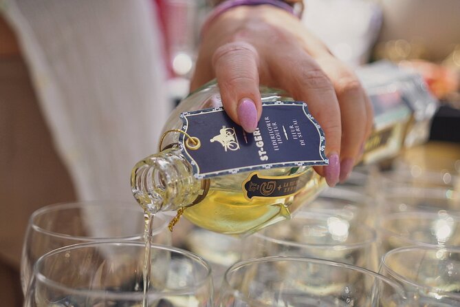 Gourmet Brunch with Chef: Unlimited Drinks & Stunning River Views - Drinks are a major part of the price