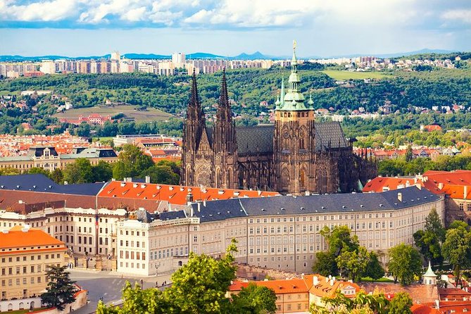 Grand Tour of Prague "among history, legends and curiosities" (NO ENGLISH) - Old Town passages and the Astronomical Clock