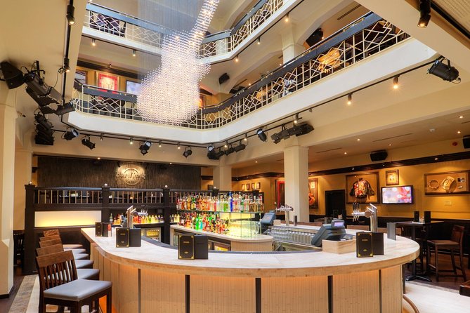 Hard Rock Cafe Prague with Set Lunch or Dinner - Who will enjoy this experience most?