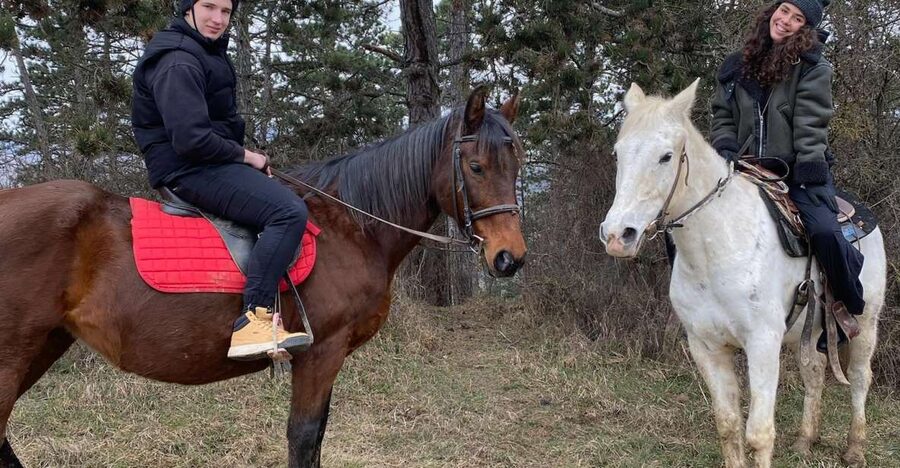 Horseback riding tour near Prague - The first 15 minutes: helmets, safety, and horse manners