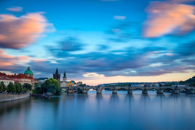 Johnny's Prague Photography Tour - Lesser Town’s narrow street and swan viewpoint