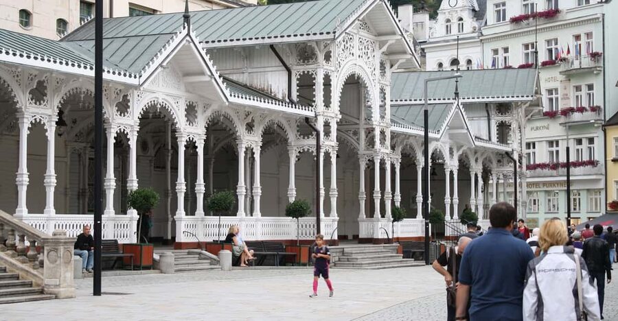 Karlovy Vary excursion - Leaving Prague at 9:00 and settling into the journey