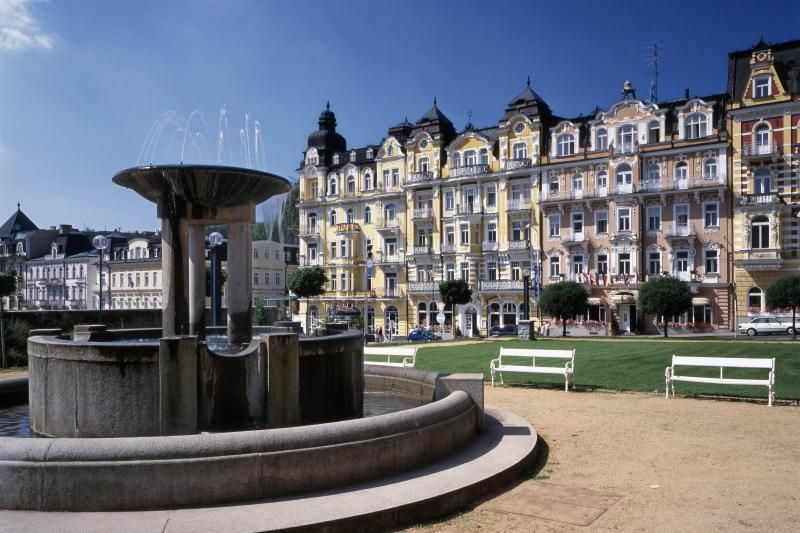 Karlovy Vary & Marianske Lazne Tour from Prague with Lunch - Lunch breaks up a packed sightseeing day