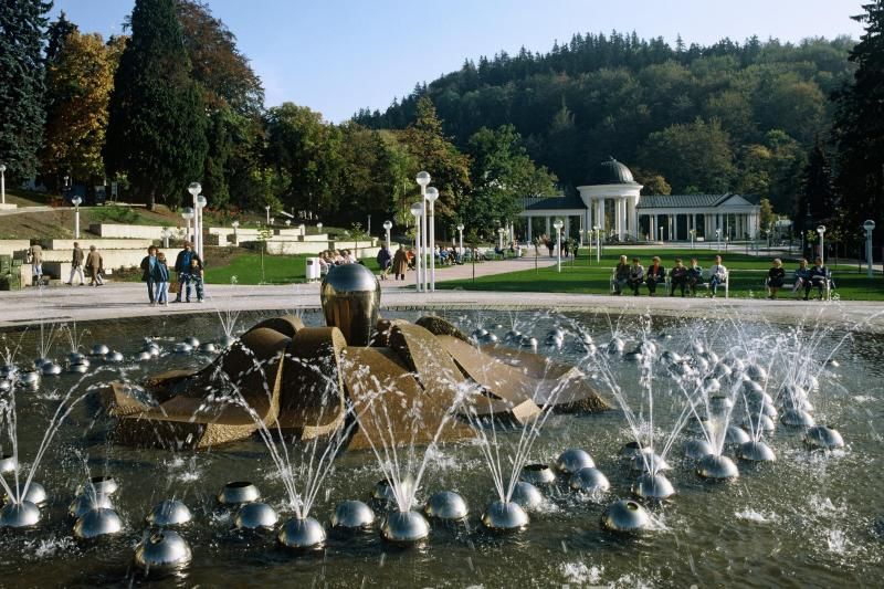 Karlovy Vary & Marianske Lazne Tour from Prague with Lunch - Marianske Lazne offers a calmer second chapter