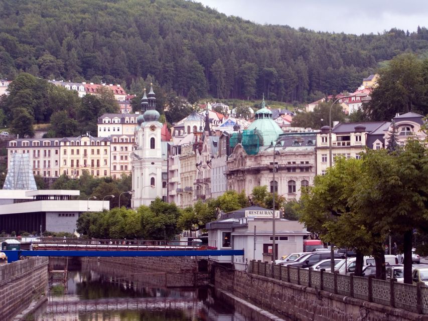 Karlovy Vary & Marianske Lazne Tour from Prague with Lunch - Moser glass: shop visit versus factory museum