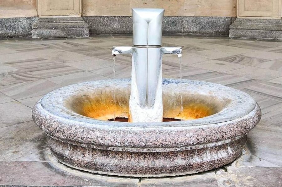 Karlovy Vary: Mineral Hot Springs Tasting and Walking Tour - What the guide adds to the experience