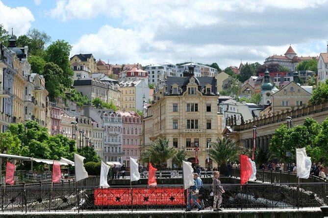 Karlovy Vary - The town of spas, mineral springs and relaxation - What makes Vřídlo the key stop