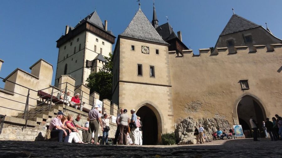 Karlstejn Castle & Crystal Manufactory - Private Tour - A Czech lunch in the village below