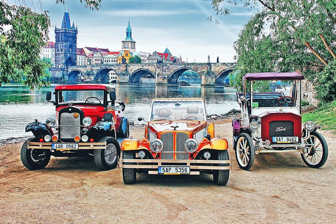 Karlstejn Castle in Vintage Convertible Car - The drive to Karlstejn Castle